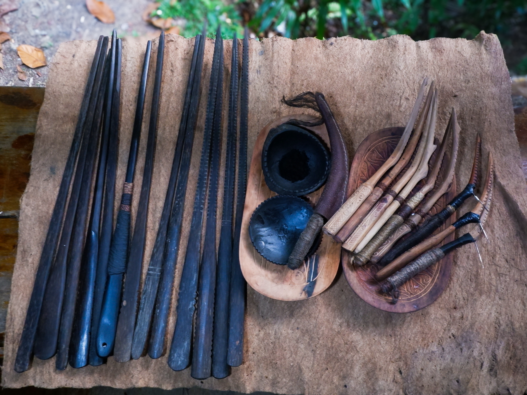 The lilipat patitik equipment consists of three components: sikairapok (tattooing tools made from wood with attached needles), lilipat (small wooden sticks around 50 centimeters long used to strike the sikairapok), and simarusu (tattoo ink made from a mixture of water and charcoal stored in coconut-shell containers).