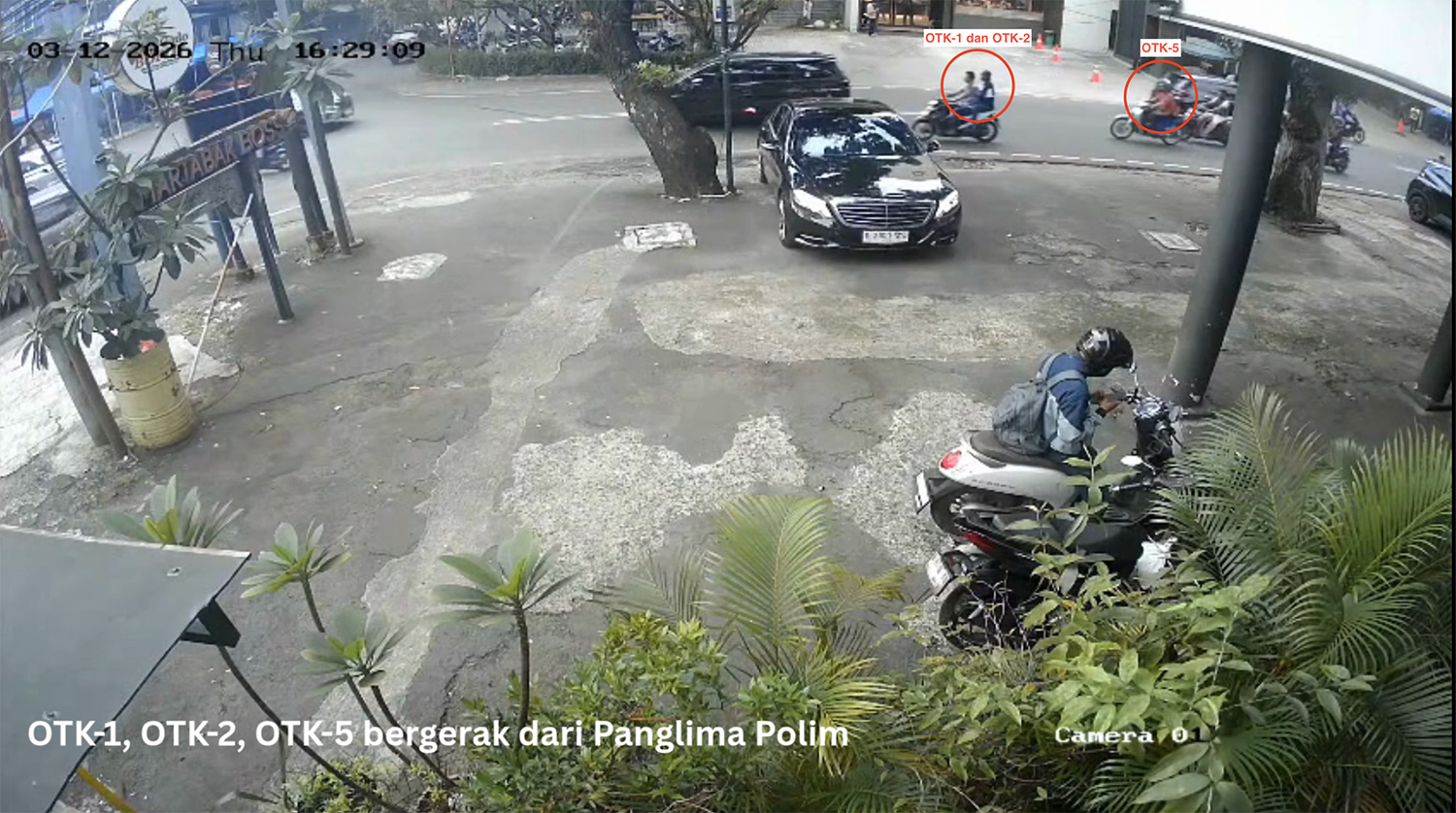 Suspects No. 1, 2, and 5 are seen leaving Panglima Polim area. Suspects in the CCTV image are labeled as “OTK”.