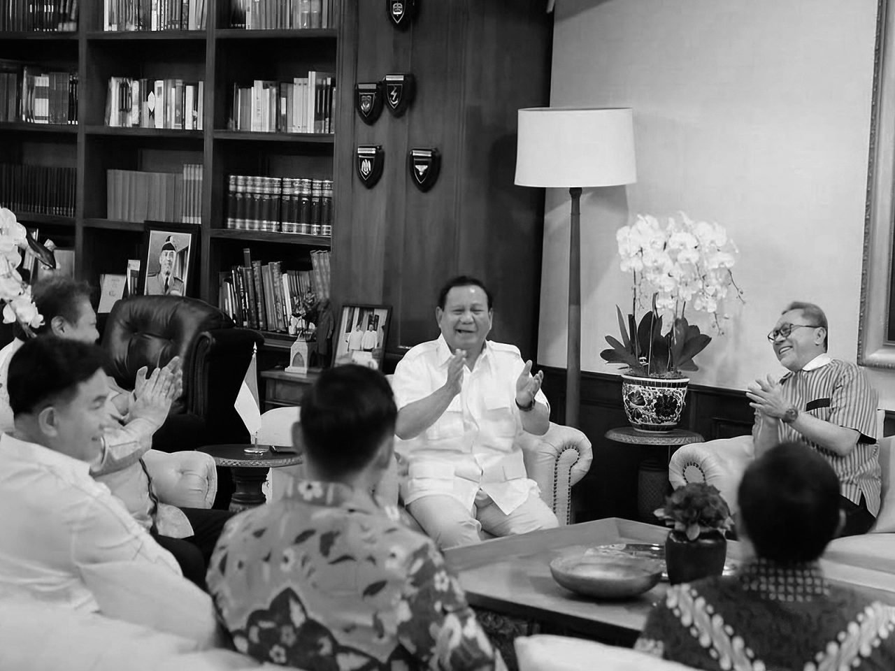 Ketua Umum Partai Gerindra Prabowo Subianto bertemu dengan para pemimpin partai politik yang tergabung dalam Koalisi Indonesia Maju pada Oktober 2023. (Dokumentasi Prabowo)